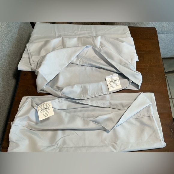 Set of 2 NWOT Microfiber Pillow Cases Queen Size – Ice Blue - Picture 4 of 5